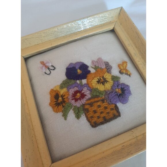 Vintage Crewel Framed Jiffy Stitchery Sunset Designs Pansy Basket 256A w Shells - Picture 4 of 6